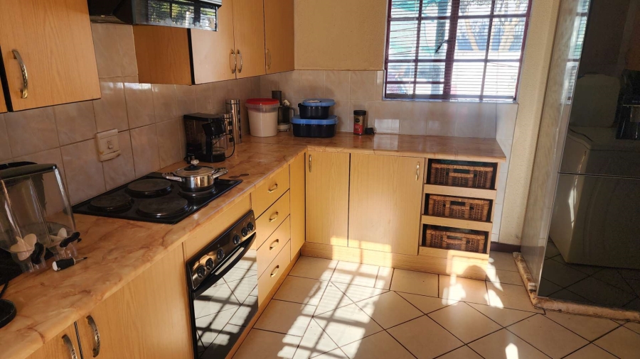 To Let 1 Bedroom Property for Rent in Geelhoutpark North West